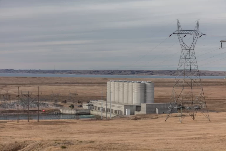 The impact of the expansion in non-fossil electricity infrastructure on China's carbon emissions